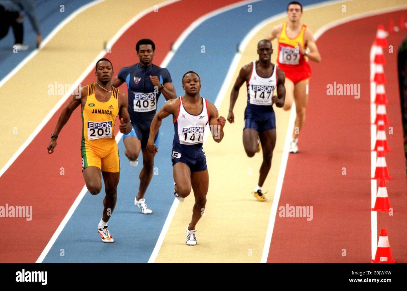 Daniel Caines (c), de la Grande-Bretagne, ouvre la voie Finale du 400m pour hommes Banque D'Images