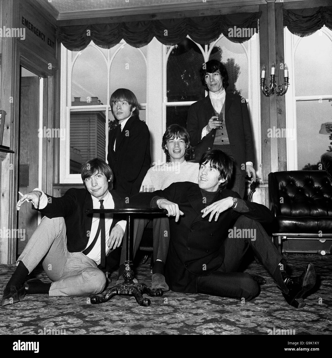The Rolling Stones, de gauche à droite, Charlie Watts, Brian Jones, Mick Jagger,Keith Richards et Bill Wyman (derrière). Banque D'Images