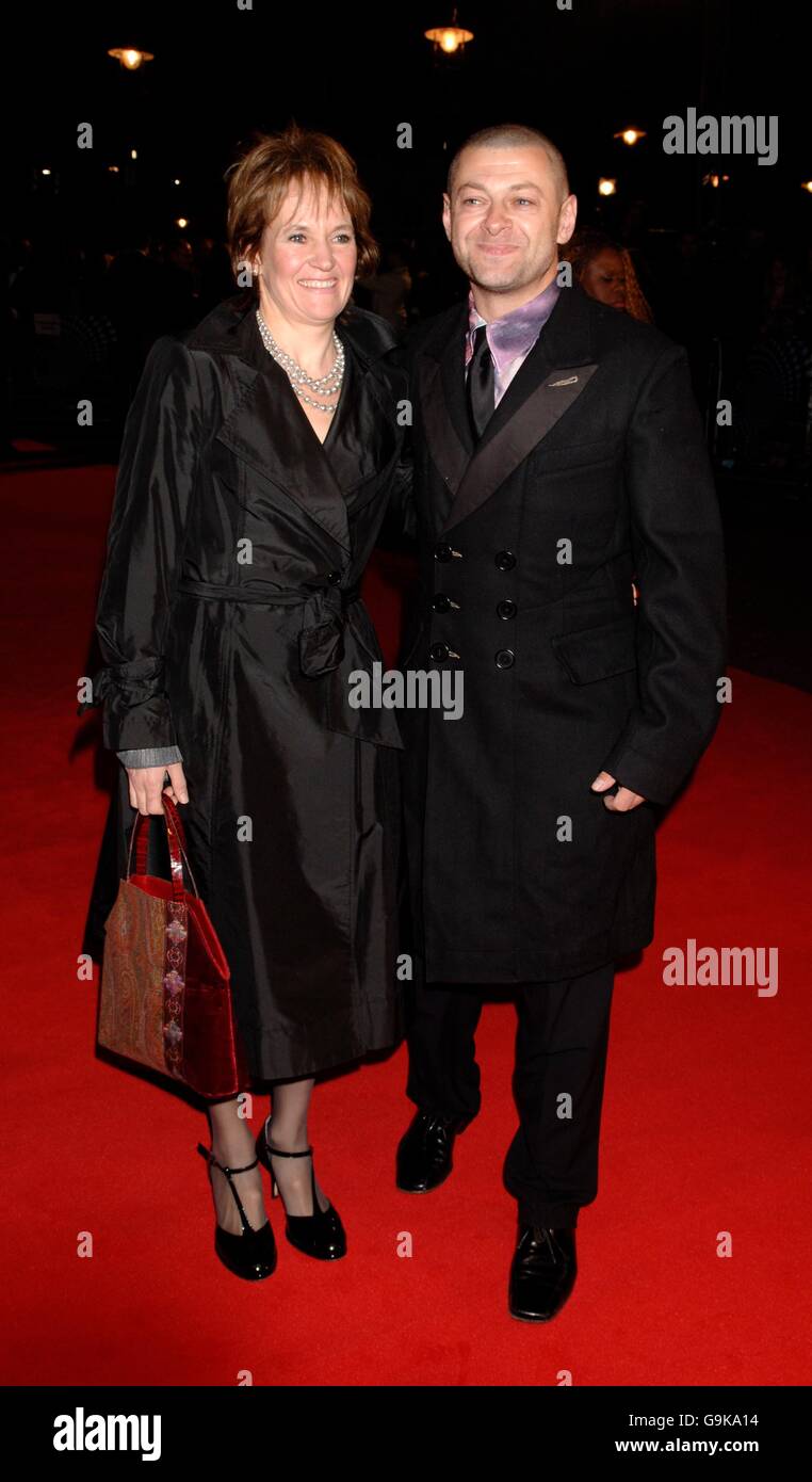 Andy Serkis et son épouse Lorraine Ashbourne à la première du Prestige UK à l'Odeon West End, dans le centre de Londres. Banque D'Images
