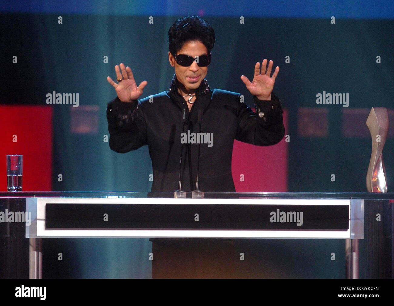 Prince est intronisé au Music Hall of Fame du Royaume-Uni, à l'intérieur du palais Alexandra, dans le nord de Londres. Banque D'Images