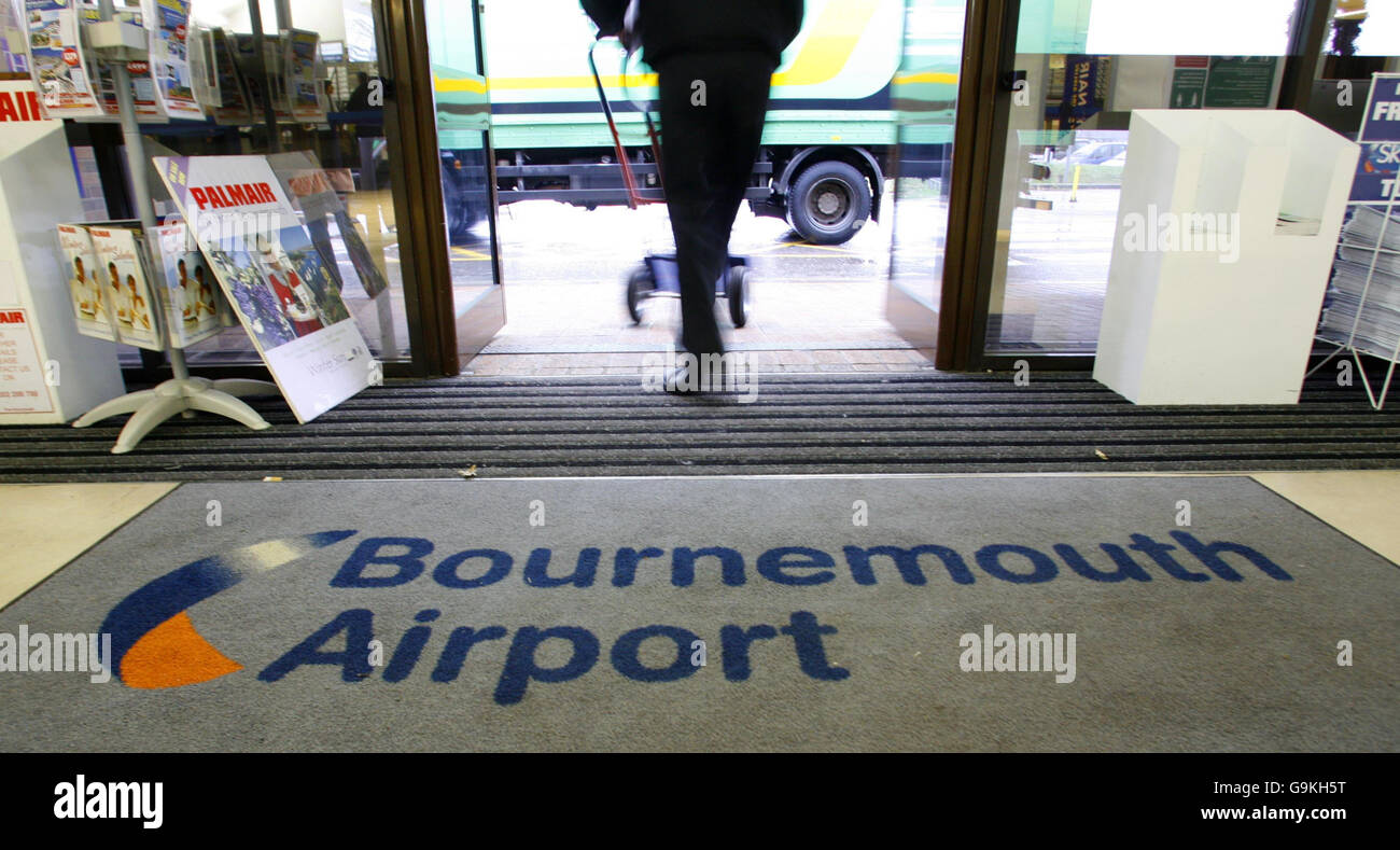 Stock de l'aéroport de Bournemouth.Une vue générale des passagers dans le petit terminal de l'aéroport international de Bournemouth à Hurn, Dorset. Banque D'Images