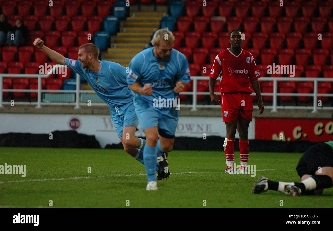 Football - coupe FA - deuxième tour - Rushden & Diamonds v Tamworth - Nene Park.Steve Burton, de Tamworth, célèbre les scores contre Rushden et Diamonds Banque D'Images