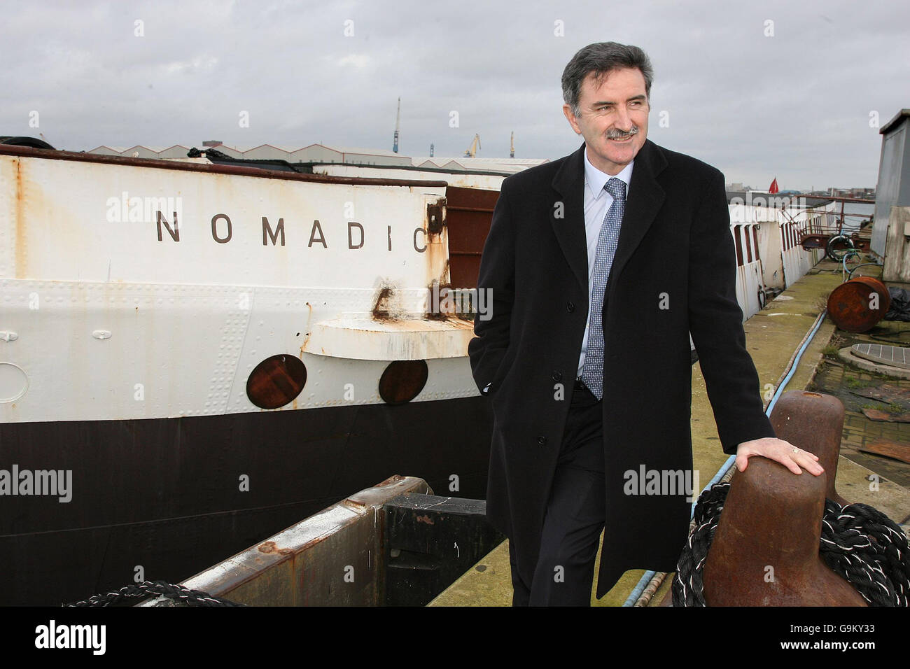 Le président du Nomadic Charitable Trust Denis Rooney au chantier naval de Belfast, avec le SS Nomadic, qui a envoyé des passagers au Titanic, et sera de nouveau en forme de navire à temps pour marquer le centenaire du navire de mer malade, il a été revendiqué aujourd'hui. Banque D'Images