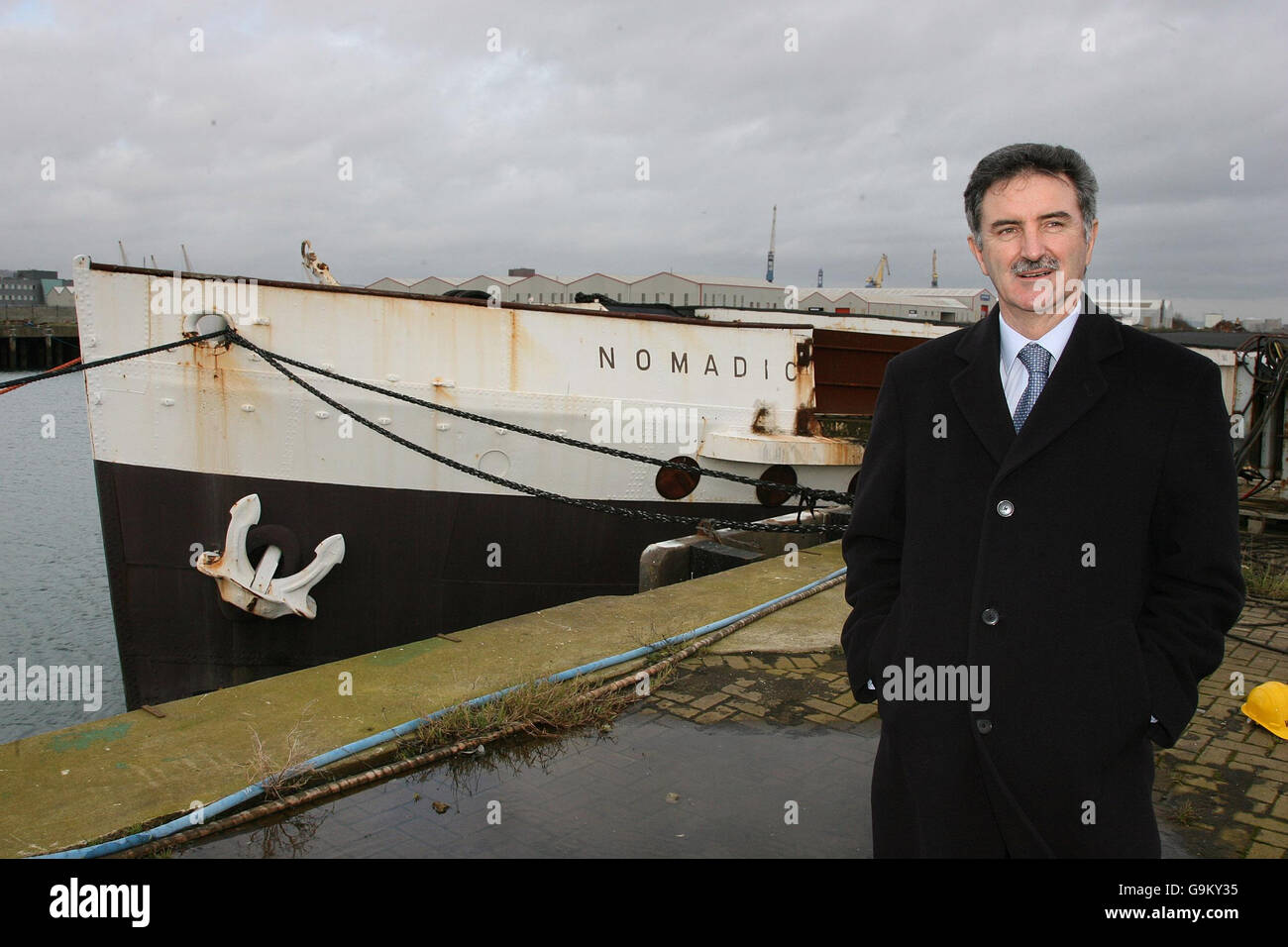 Le président du Nomadic Charitable Trust Denis Rooney au chantier naval de Belfast, avec le SS Nomadic, qui a envoyé des passagers au Titanic, et sera de nouveau en forme de navire à temps pour marquer le centenaire du navire de mer malade, il a été revendiqué aujourd'hui. Banque D'Images