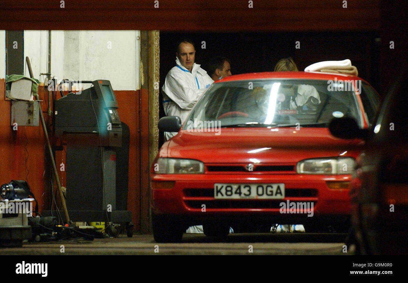 Triple tournage à Glasgow.La scène d'un triple tournage dans un centre de réparation de voitures et de mot sur Balmore Road à Glasgow. Banque D'Images