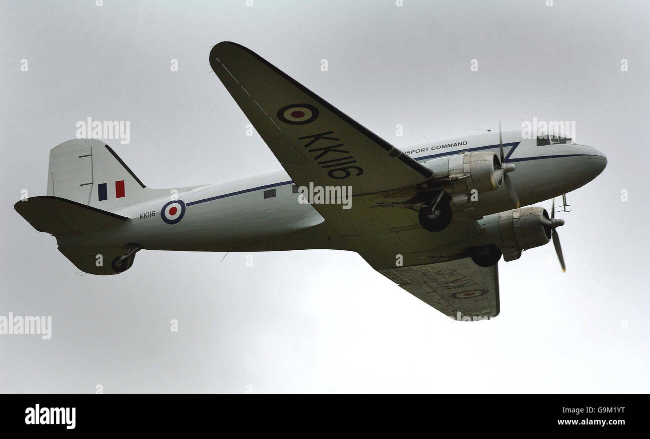 Avions classique voler à l'aéroport de Coventry Banque D'Images
