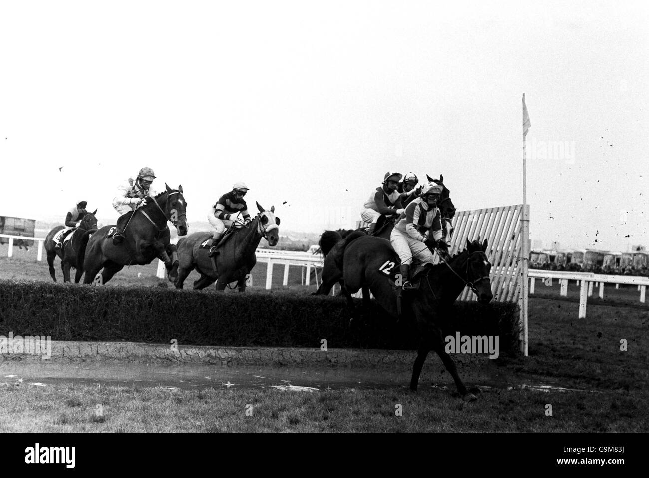 Les courses de chevaux - 1975 Aintree - Grand National Banque D'Images