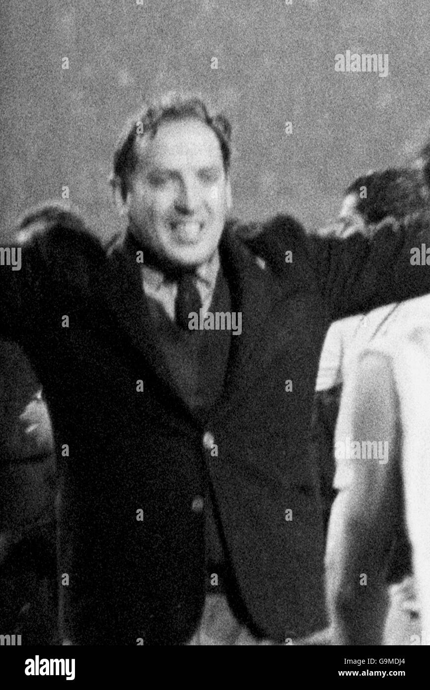 L'entraîneur d'Estudiantes Osvaldo Juan Zubeldia célèbre après que son équipe a dessiné 1-1 pour gagner le Championnat du monde de Club 2-1 sur l'agrégat Banque D'Images