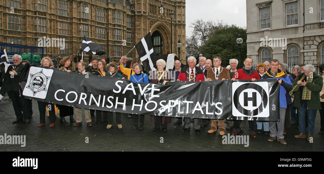 Des manifestants de Cornwall se dirigent vers le Parlement à Londres, où ils protestent pour maintenir les hôpitaux de Cornouailles ouverts. APPUYEZ SUR ASSOCIATION photo. Banque D'Images