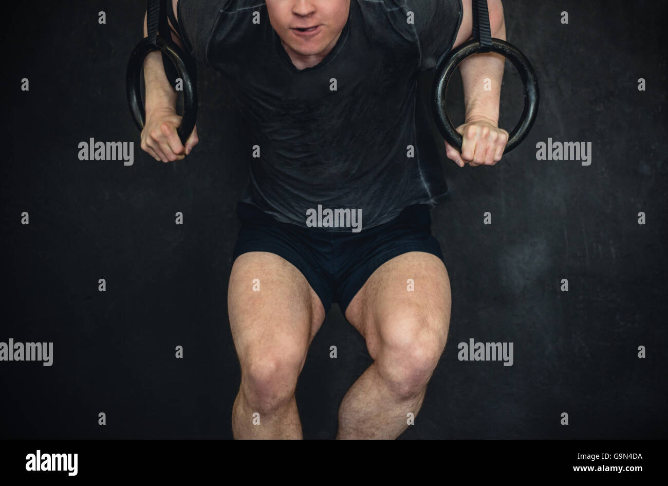 Santé et fitness dans la salle de sport. Crossfit, l'haltérophilie, de l'équipement. Banque D'Images