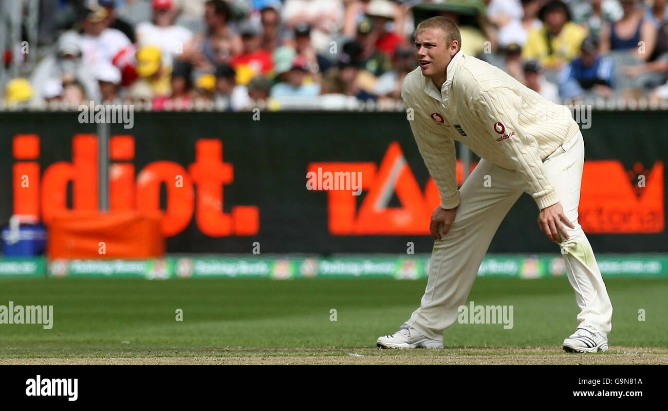Andrew Flintooff, capitaine d'Angleterre, pendant la deuxième journée du quatrième match de Test au MCG à Melbourne, en Australie. Banque D'Images