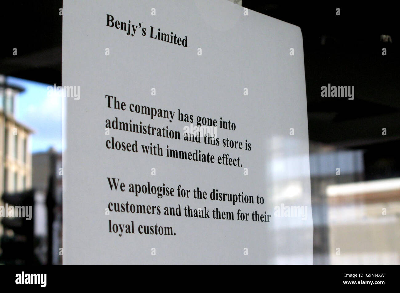 Un panneau a été publié dans Benjys à Victoria, Londres, après que la compagnie est entrée dans l'administration. Banque D'Images