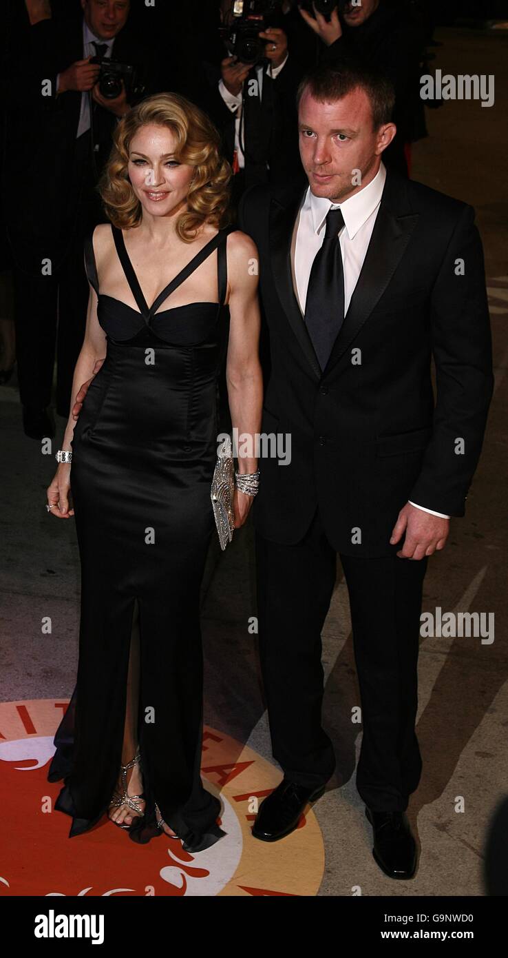 Madonna et Guy Ritchie arrivent pour la Vanity Fair Party annuelle au ...