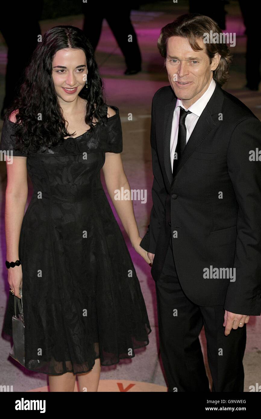 Willem Dafoe et sa femme Giada Colagrande arrivent pour la Vanity Fair  Party annuelle au Mortons Restaurant, Los Angeles Photo Stock - Alamy