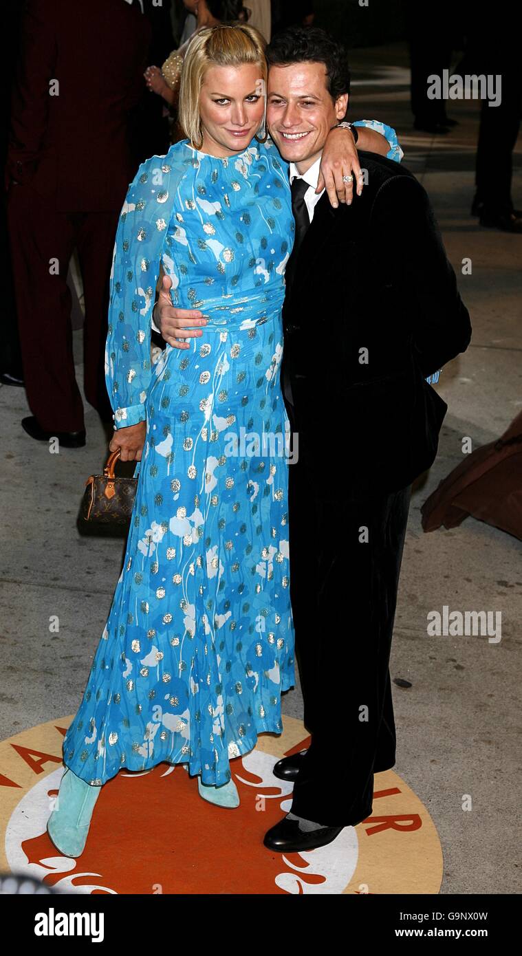Ioan Gruffudd et Alice Evans arrivent pour la Vanity Fair Party annuelle au Mortons Restaurant, Los Angeles. Banque D'Images