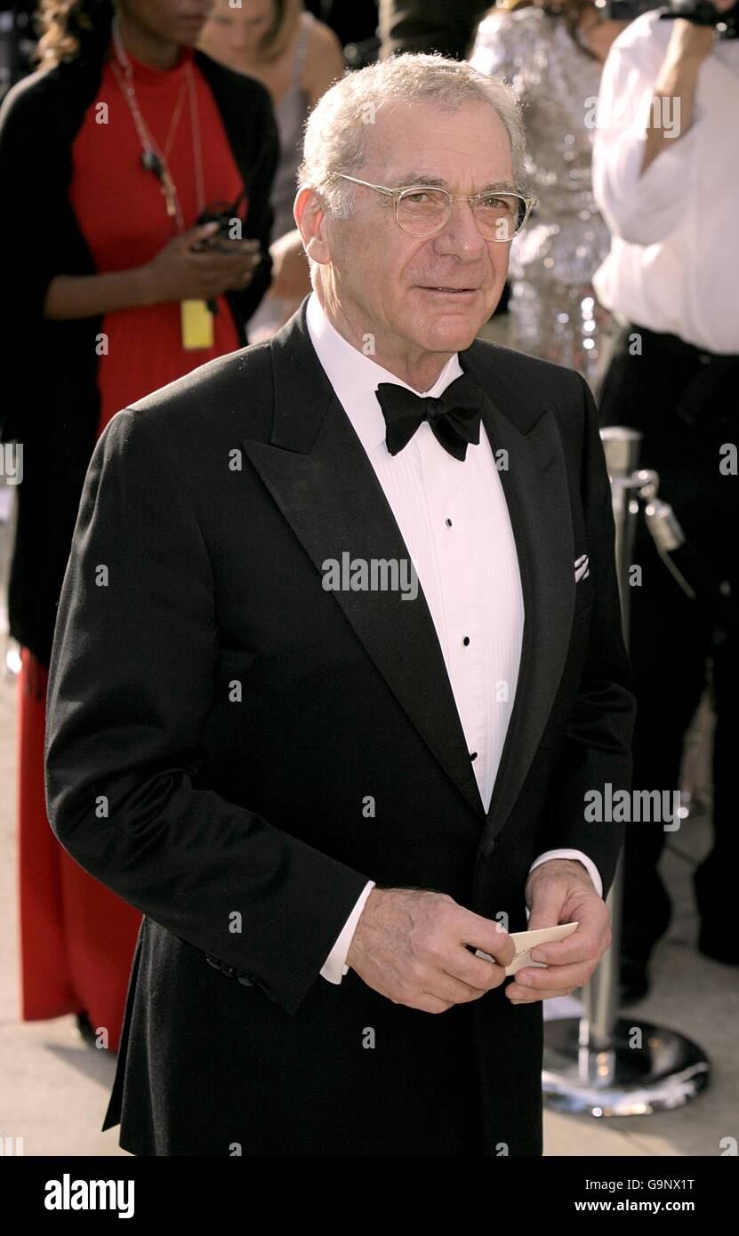 Sydney Pollack arrive pour la Vanity Fair Party annuelle au Mortons Restaurant, Los Angeles. Banque D'Images