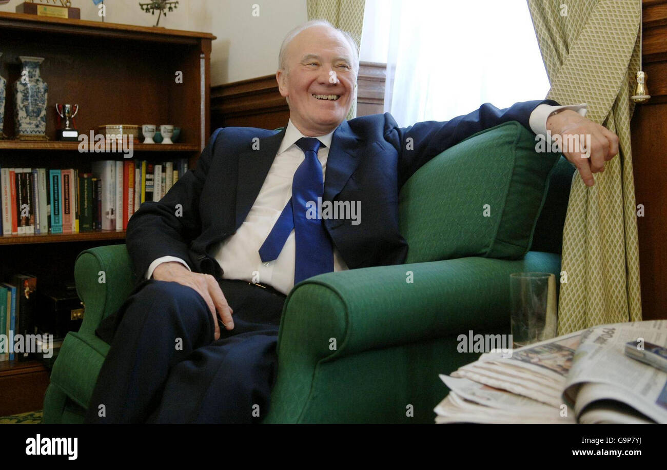 Le chef libéral démocrate Menzies Campbell lors d'une entrevue avec l'Association de la presse dans son bureau à la Chambre des communes à Londres aujourd'hui. Banque D'Images