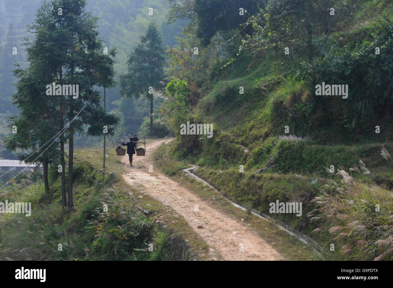 Route de terre au-dessus Jitang, Guizhou, Chine Banque D'Images