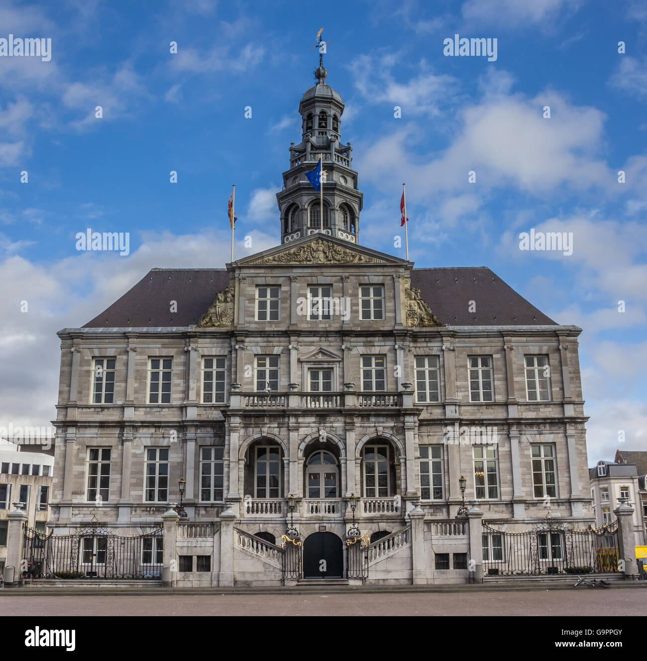 L'hôtel de ville sur la place centrale du marché à Maastricht, Pays-Bas Banque D'Images