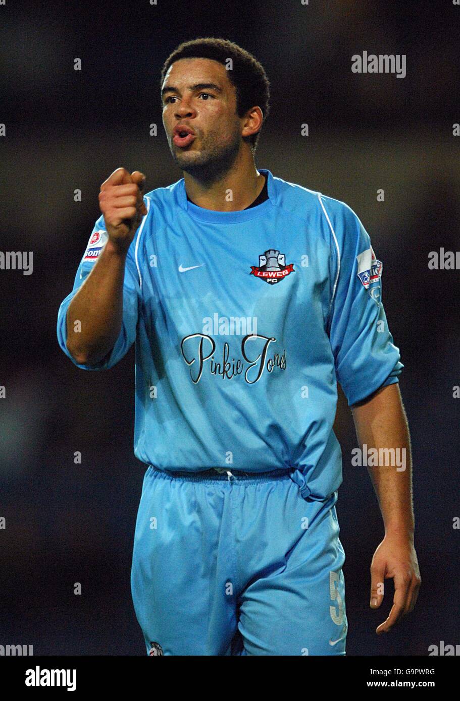 Soccer - la FA Carlsberg Cup - Premier tour - Oxford United v Lewes - Kassam Stadium Banque D'Images