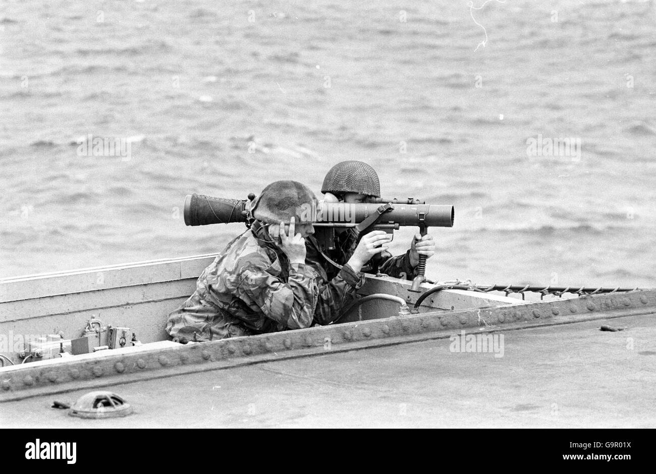 Guerre des Malouines - la pratique d'armes antichar Banque D'Images