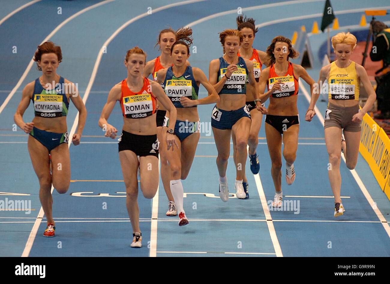 Athlétisme - IAAF Norwich Union Grand Prix intérieur - National Indoor Arena.Les athlètes participent à l'épreuve de 2 miles pour femmes Banque D'Images