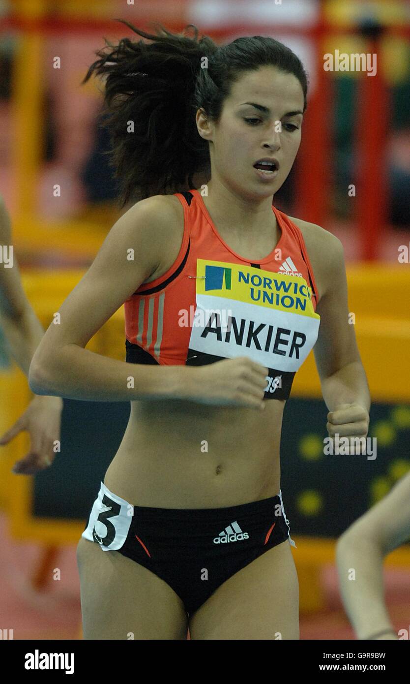 Athlétisme - IAAF Norwich Union Grand Prix intérieur - National Indoor Arena.JO Ankier en action pendant l'événement féminin de 2 miles Banque D'Images