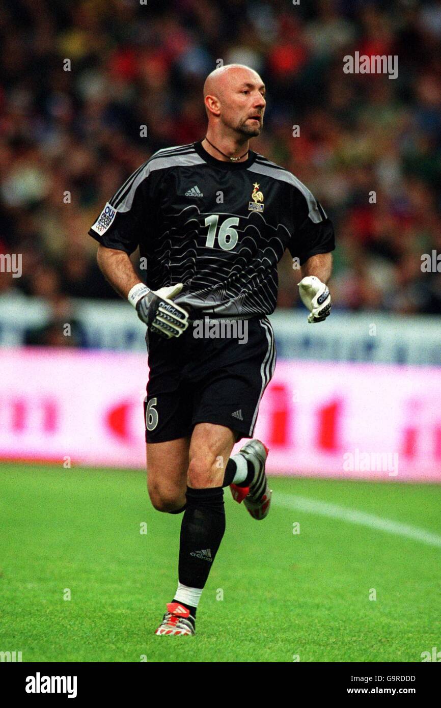 Football - International friendly - France / Portugal.Fabien Barthez, gardien de but de France Banque D'Images