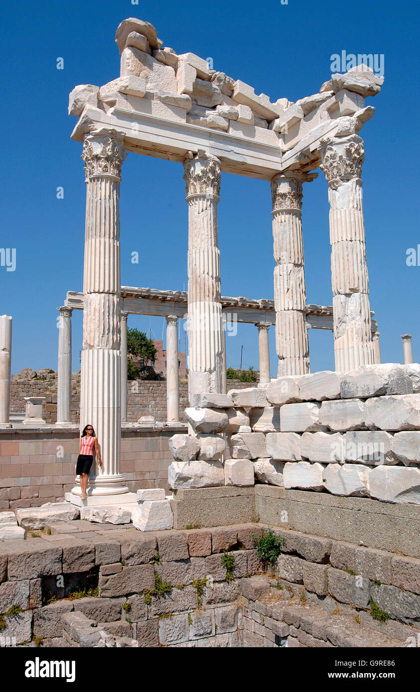Trajaneum, ruines du temple, ville ancienne, Pergamon, Turquie Banque D'Images