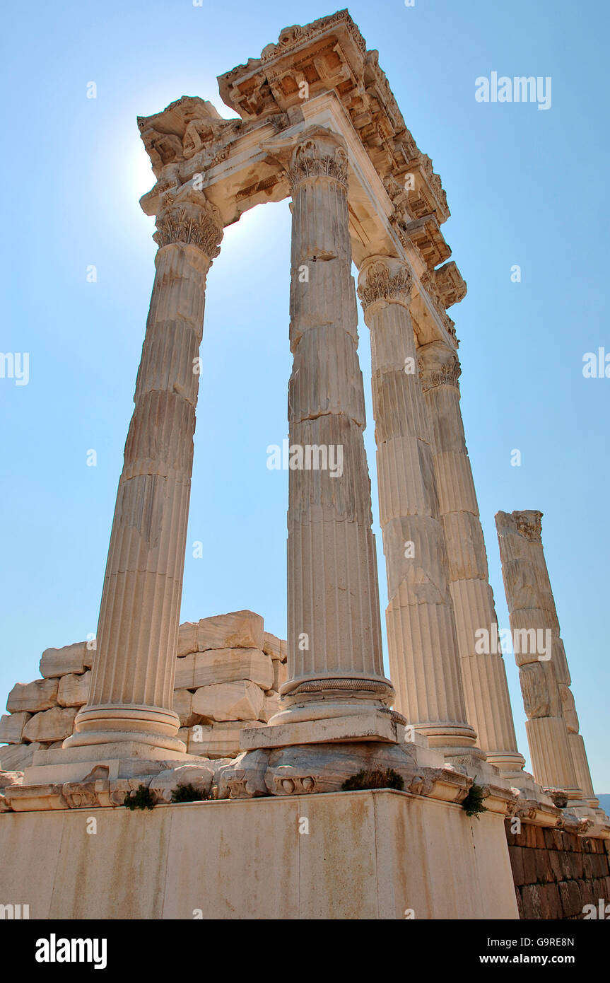 Trajaneum, ruines du temple, ville ancienne, Pergamon, Turquie Banque D'Images