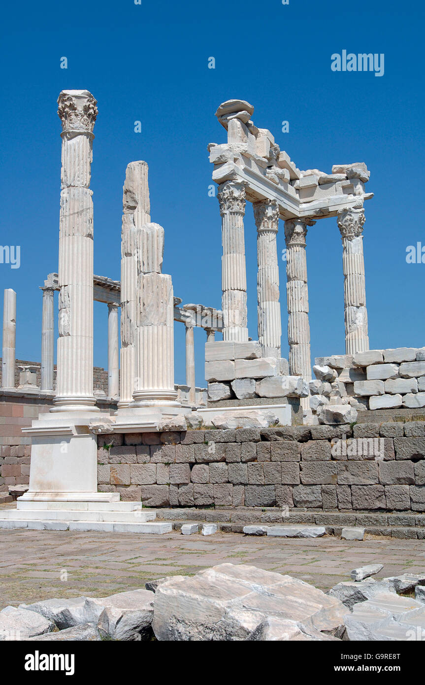 Trajaneum, ruines du temple, ville ancienne, Pergamon, Turquie Banque D'Images
