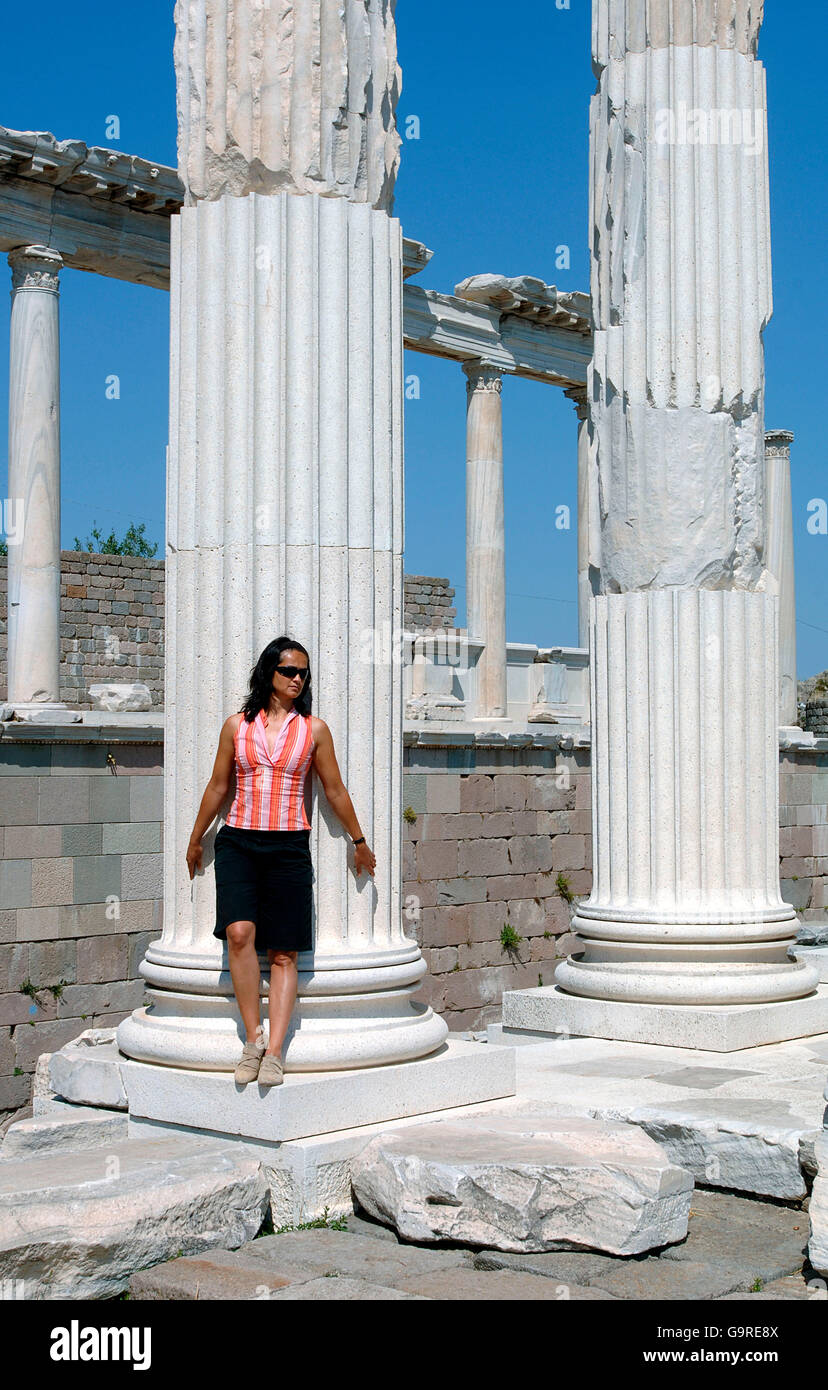 Trajaneum, ruines du temple, ville ancienne, Pergamon, Turquie Banque D'Images