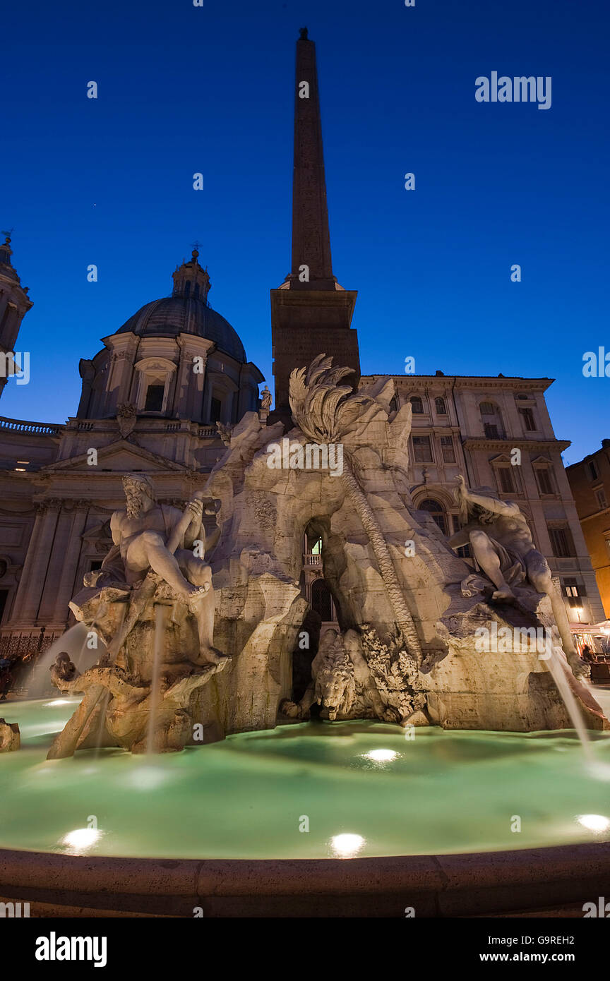 Fontaine des Quatre Fleuves, par Gian Lorenzo Bernini, Piazza Navona, Rome, Latium, Italie / Fontana dei Quattro Fiumi Banque D'Images