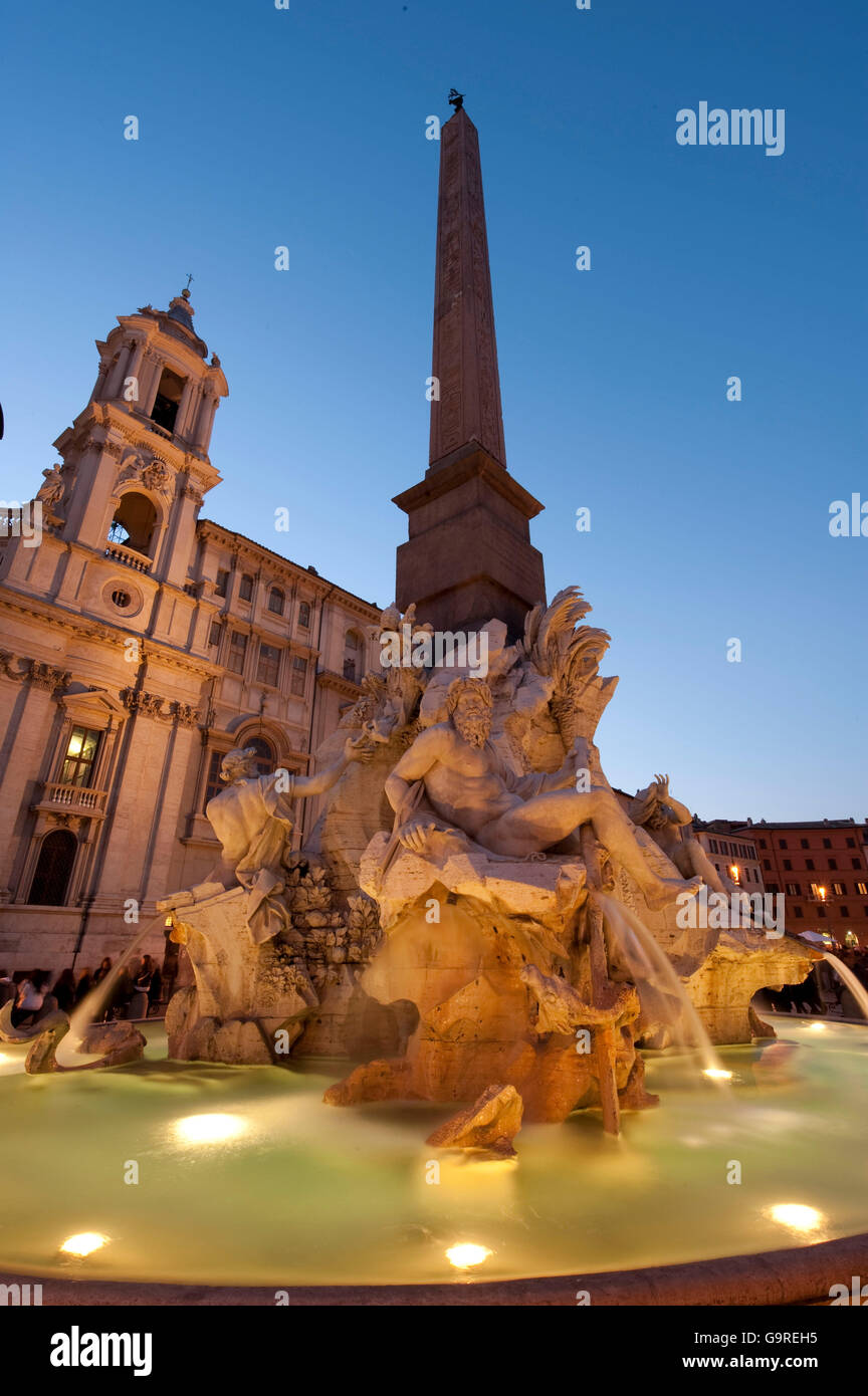 Fontaine des Quatre Fleuves, par Gian Lorenzo Bernini, Piazza Navona, Rome, Latium, Italie / Fontana dei Quattro Fiumi Banque D'Images
