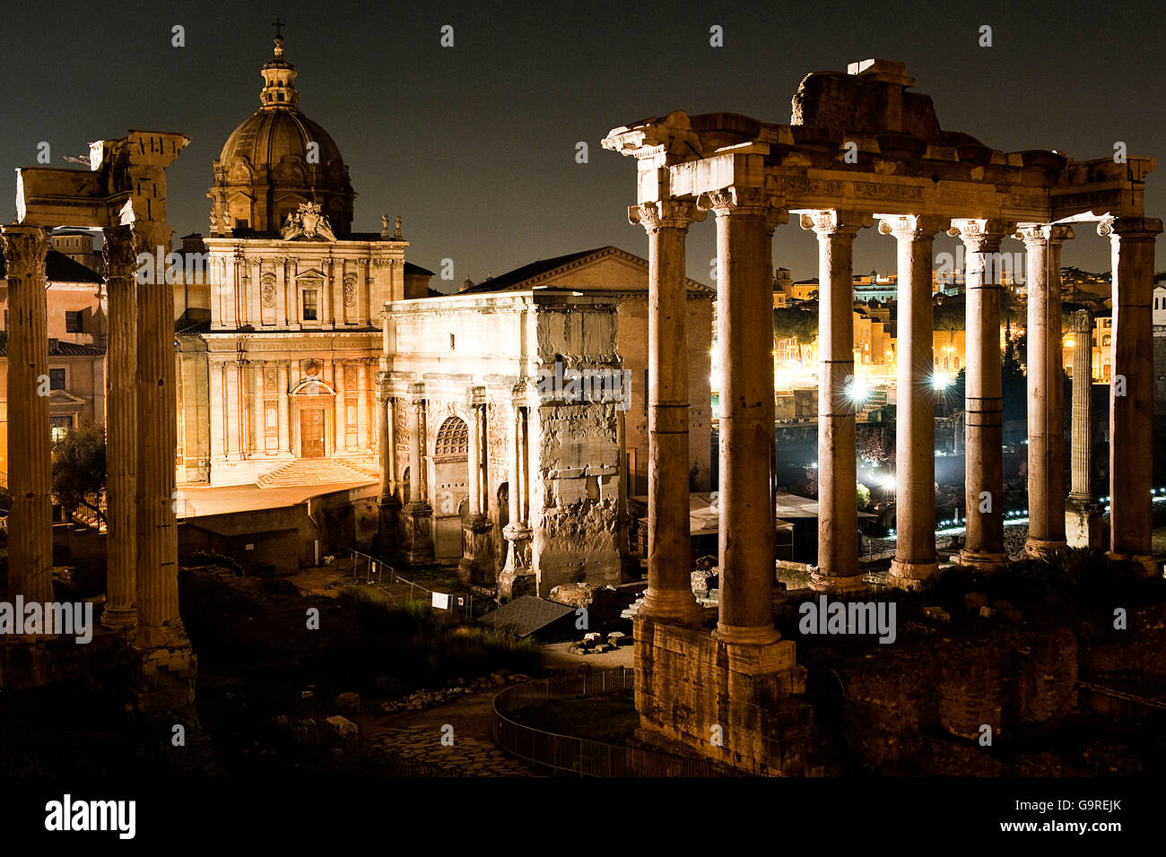 Forum Romanum, Arc de triomphe de Septime Sévère, l'église Santi Luca e Martina, Temple de Saturne, Rome, Latium, Italie / Forum Romain Banque D'Images