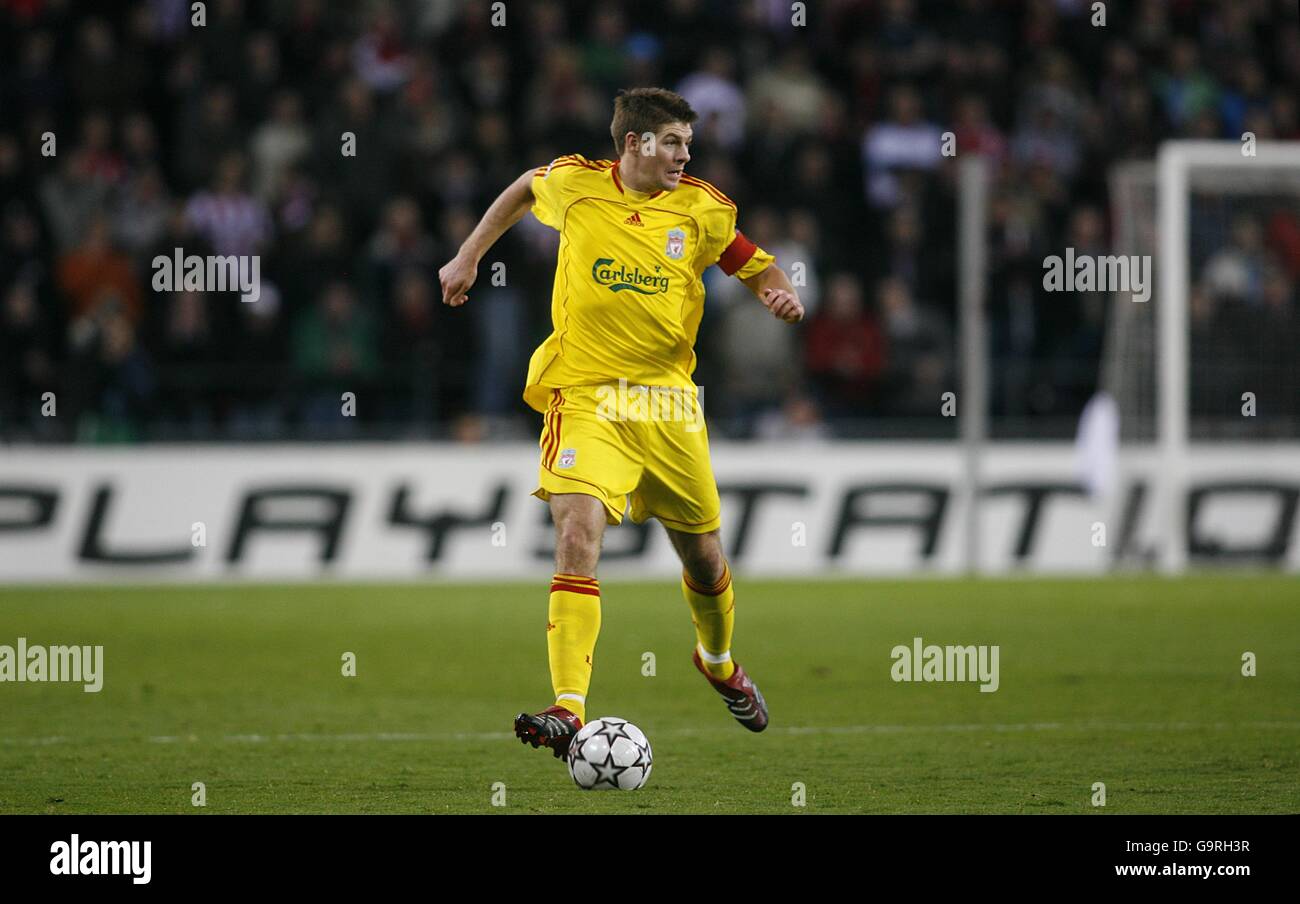 Football - UEFA Champions League - quart de finale - première étape - PSV Eindhoven / Liverpool - Philips Stadion. Steven Gerrard, Liverpool Banque D'Images