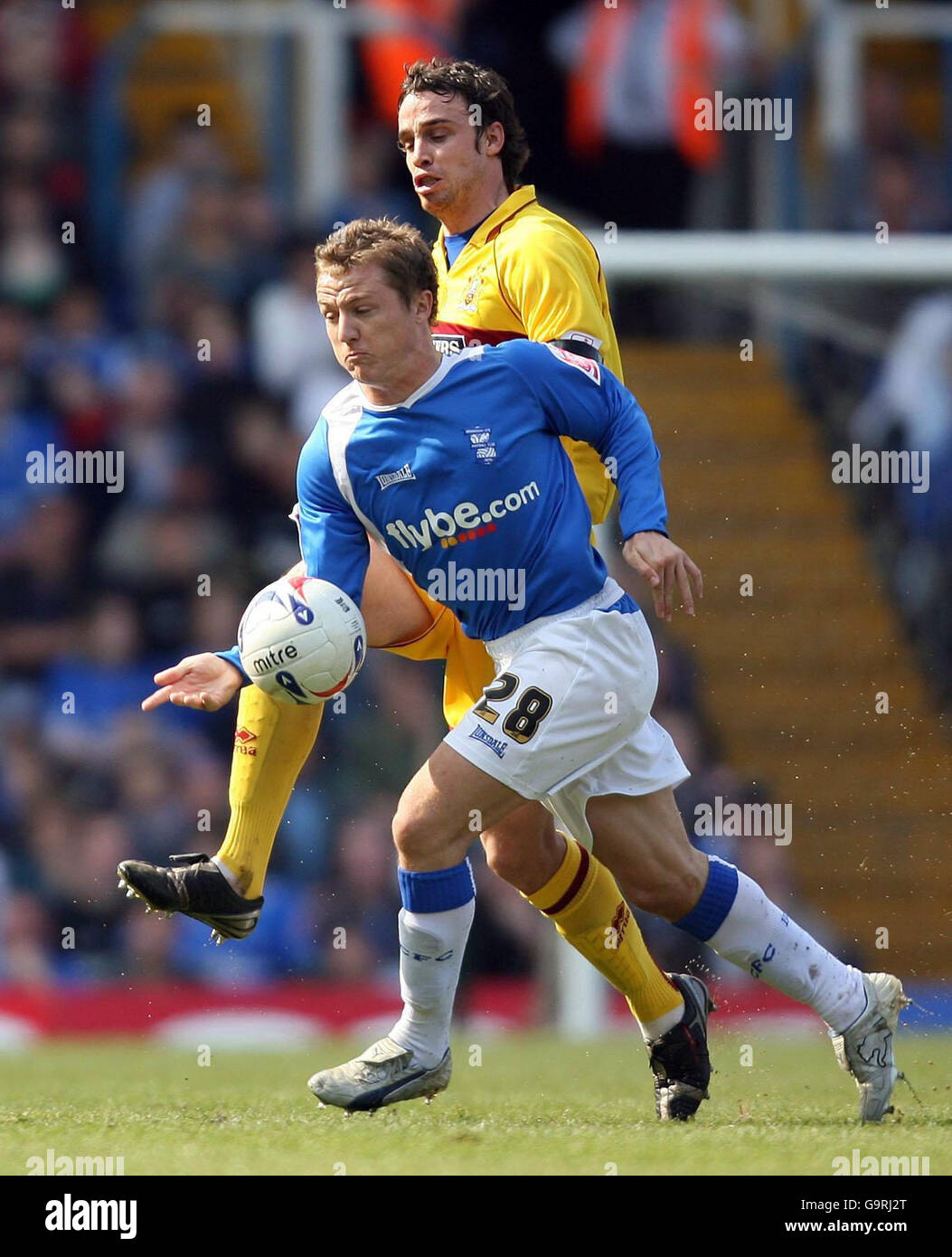 Football - Championnat de football Coca-Cola - Birmingham City v Burnley - St Andrews.Gary McShreffrey de Birmingham City et Michael Duff de Burnley lors du match de championnat de football Coca-Cola à St Andrews, Birmingham. Banque D'Images