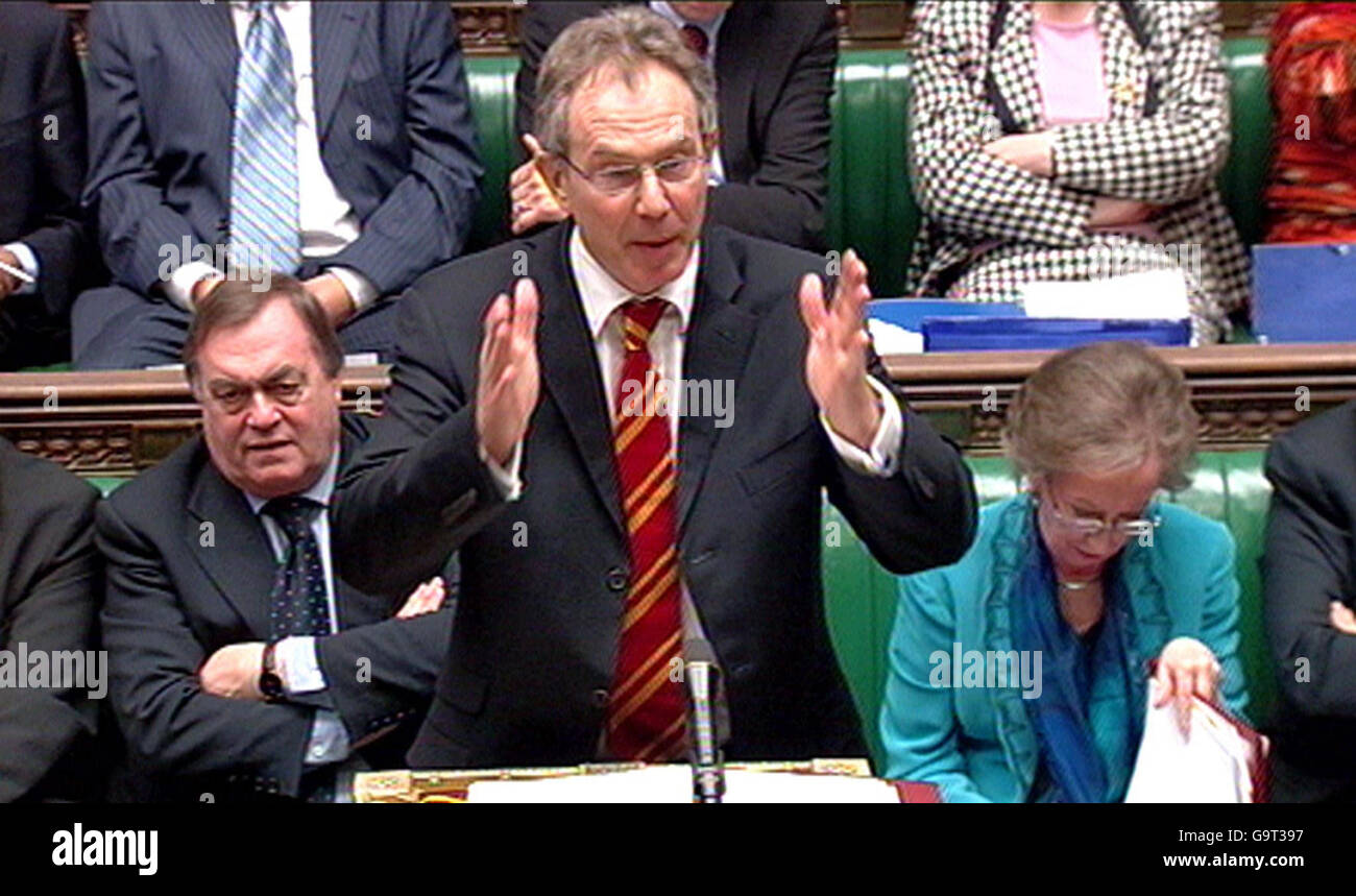 Le premier ministre Tony Blair pendant les questions du premier ministre à la Chambre des communes. Banque D'Images