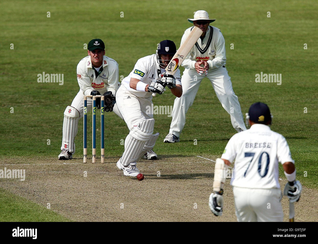 Michael Di Venuto, de Durham, prend le single pour terminer son siècle lors du match de Liverpool Victoria County Championship Division One à New Road, Worcester. Banque D'Images