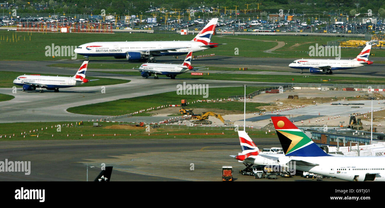 Une partie de la nouvelle vue des contrôleurs aériens de la nouvelle tour de contrôle de l'aéroport d'Heathrow, qui devrait commencer à gérer tous les mouvements de l'aéroport à partir du samedi 21 avril. Banque D'Images