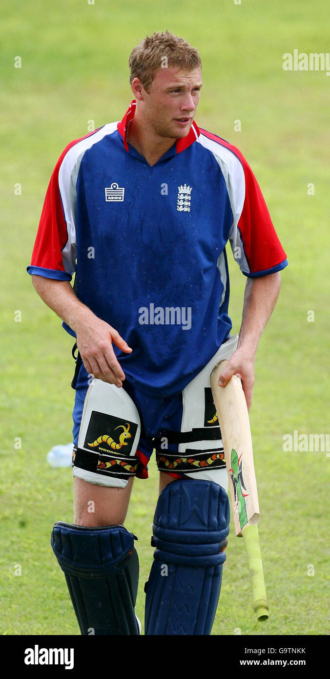 Cricket - coupe du monde de cricket de l'ICC 2007 - Angleterre pratique des filets - Guyana.Andrew Flintooff, de l'Angleterre, lors d'une séance d'entraînement au réseau au stade national du Guyana à Georgetown, au Guyana. Banque D'Images