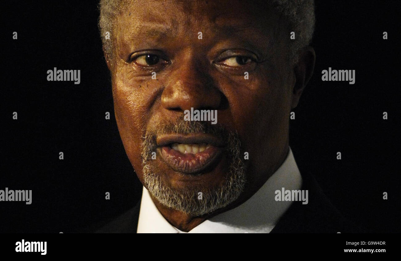 L'ancien Secrétaire général des Nations Unies, Kofi Annan, prend la parole lors d'une visite dans le domaine de l'hôtel Gleneagles à Perthshire. Banque D'Images