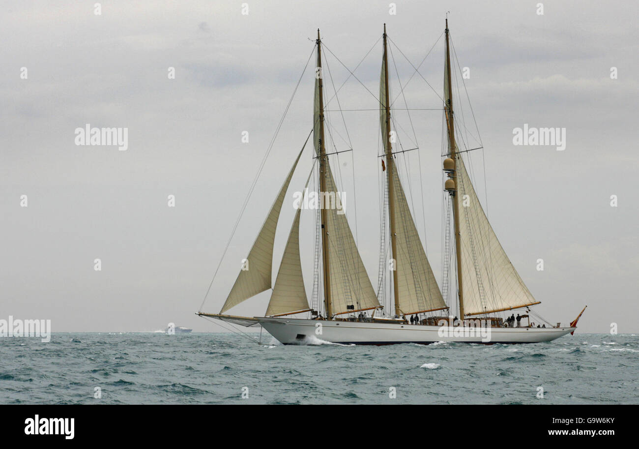 Le yacht britannique Adix fait une croisière sur la Méditerranée lors de la course pour la coupe de l'Amérique à Valence, en Espagne.APPUYEZ SUR ASSOCIATION photo.Date de la photo: Mercredi 4 avril 2007.Le crédit photo devrait se lire: Chris Ison/PA Wire. Banque D'Images