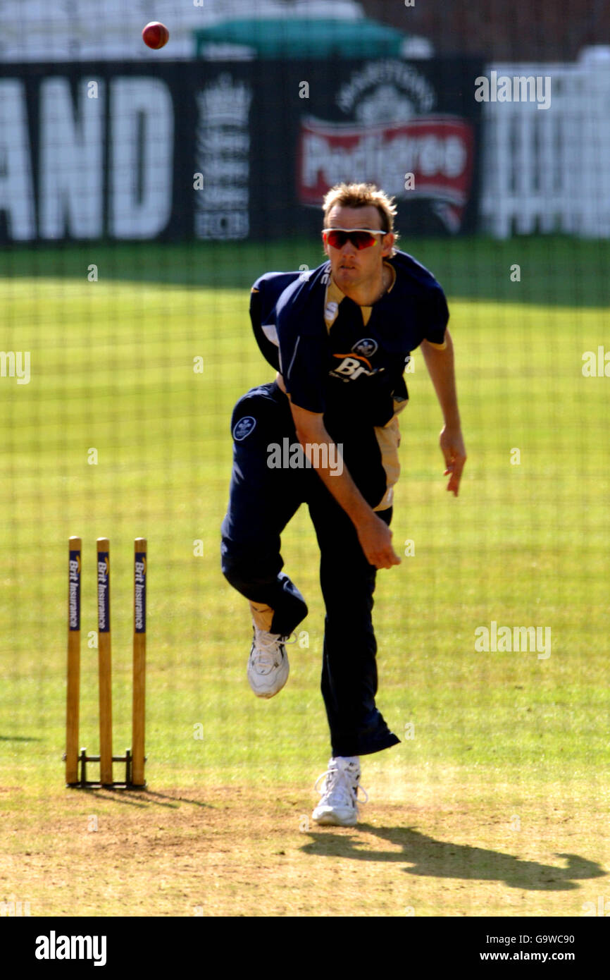 Cricket - friendly - Surrey / Bradford Leeds UCCE - The Brit Oval. Stewart Walters, Surrey Banque D'Images