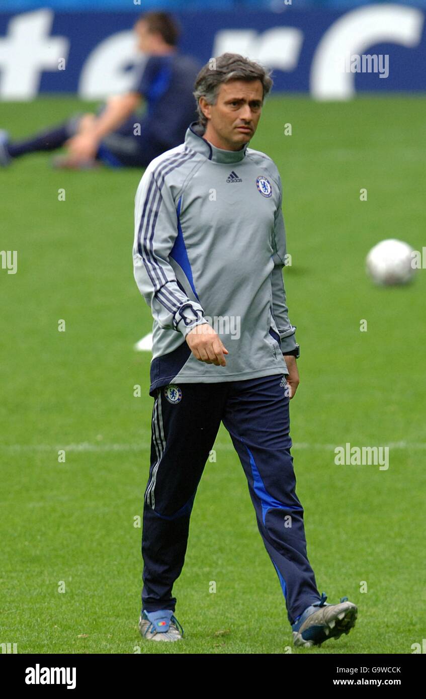 Soccer - UEFA Champions League - semi-finale - First Leg - Chelsea /  Liverpool - Chelsea Press Conference and Training - Stamf....Jose Mourinho,  le directeur de Chelsea Photo Stock - Alamy