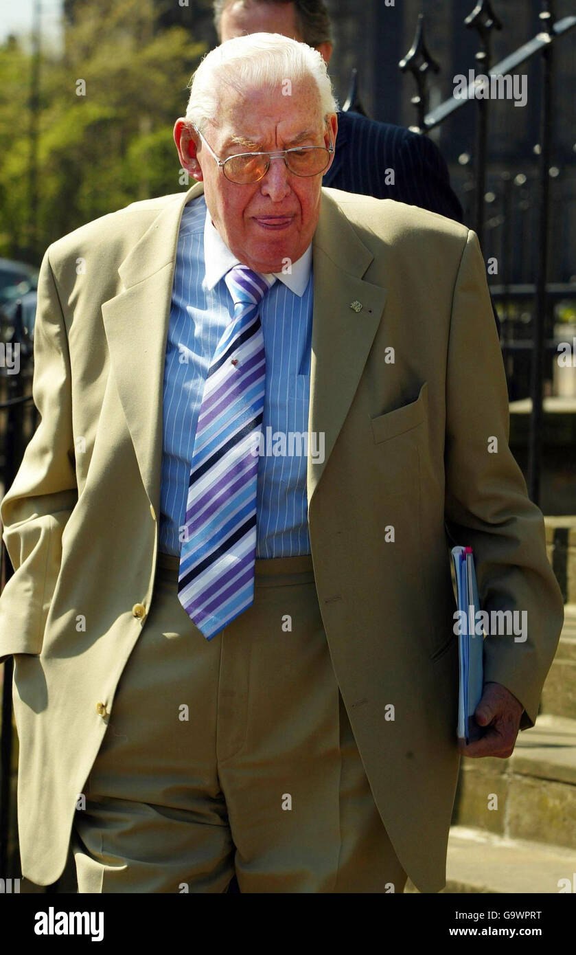 Le Rév Ian Paisley fait partie de la délégation d'Ulster qui a des entretiens avec le chancelier Gordon Brown à Édimbourg. Banque D'Images