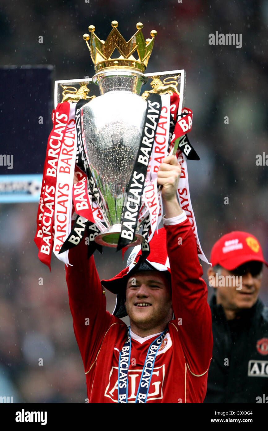 English premier league trophy Banque de photographies et d'images à haute  résolution - Alamy