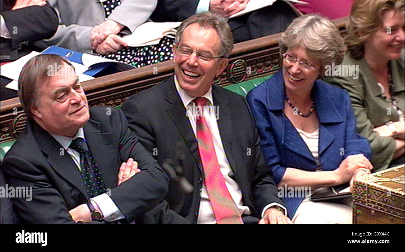 Le premier ministre Tony Blair pendant les questions du premier ministre à la Chambre des communes. Banque D'Images