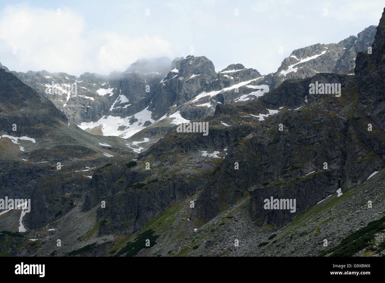 Kozy Wierch pic en nuages dans les montagnes Tatra à proximité de Zakopane en Pologne Banque D'Images