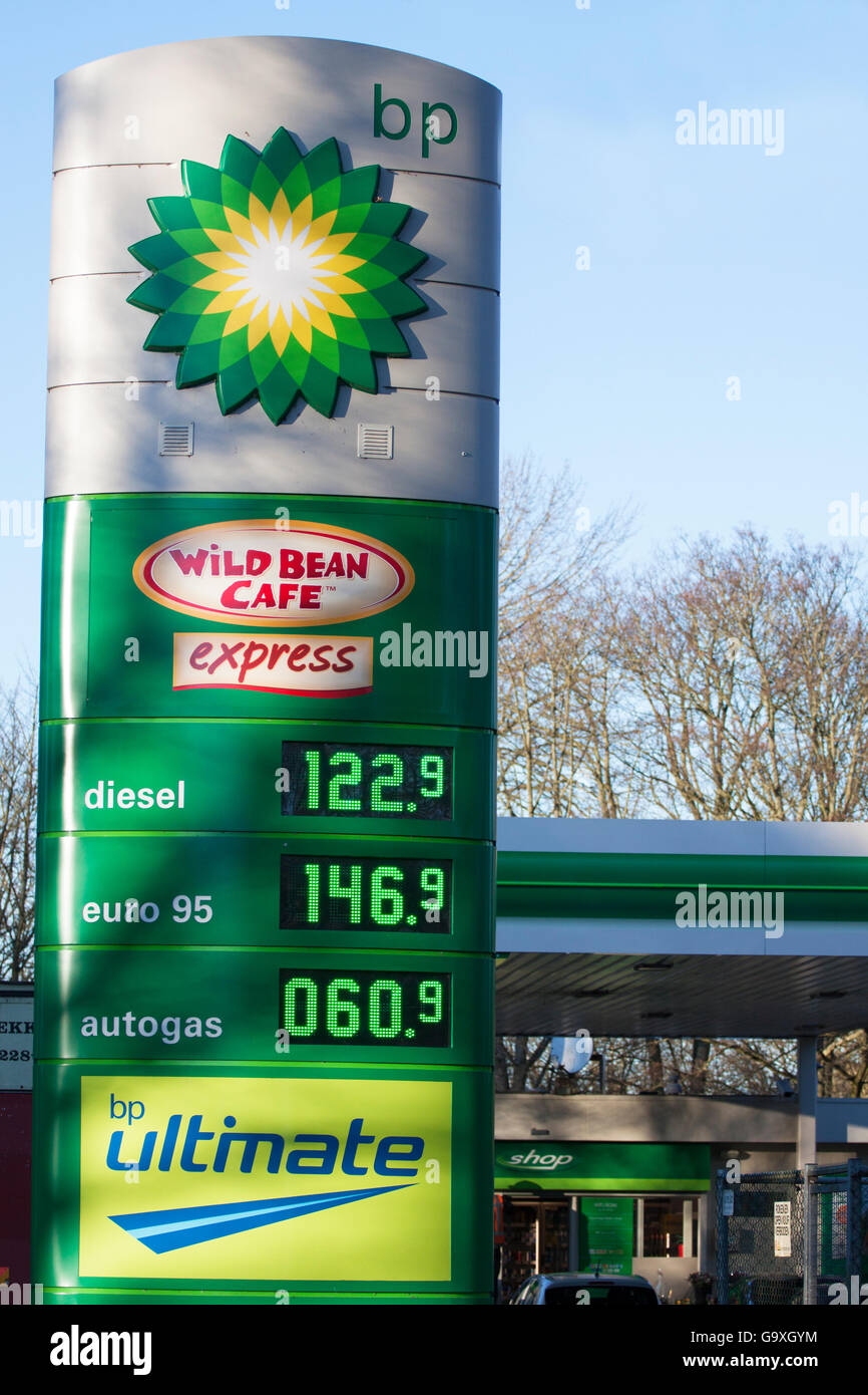 ENKHUIZEN, Pays-Bas - 4 février 2015 station essence BP Huile prix en  fonction du prix du carburant ont récemment chuté Photo Stock - Alamy